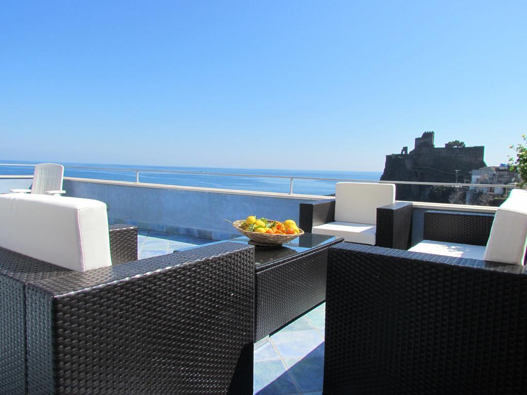 Bed and Breakfast La Terrazza Sul Mare Aci Castello Exterior foto